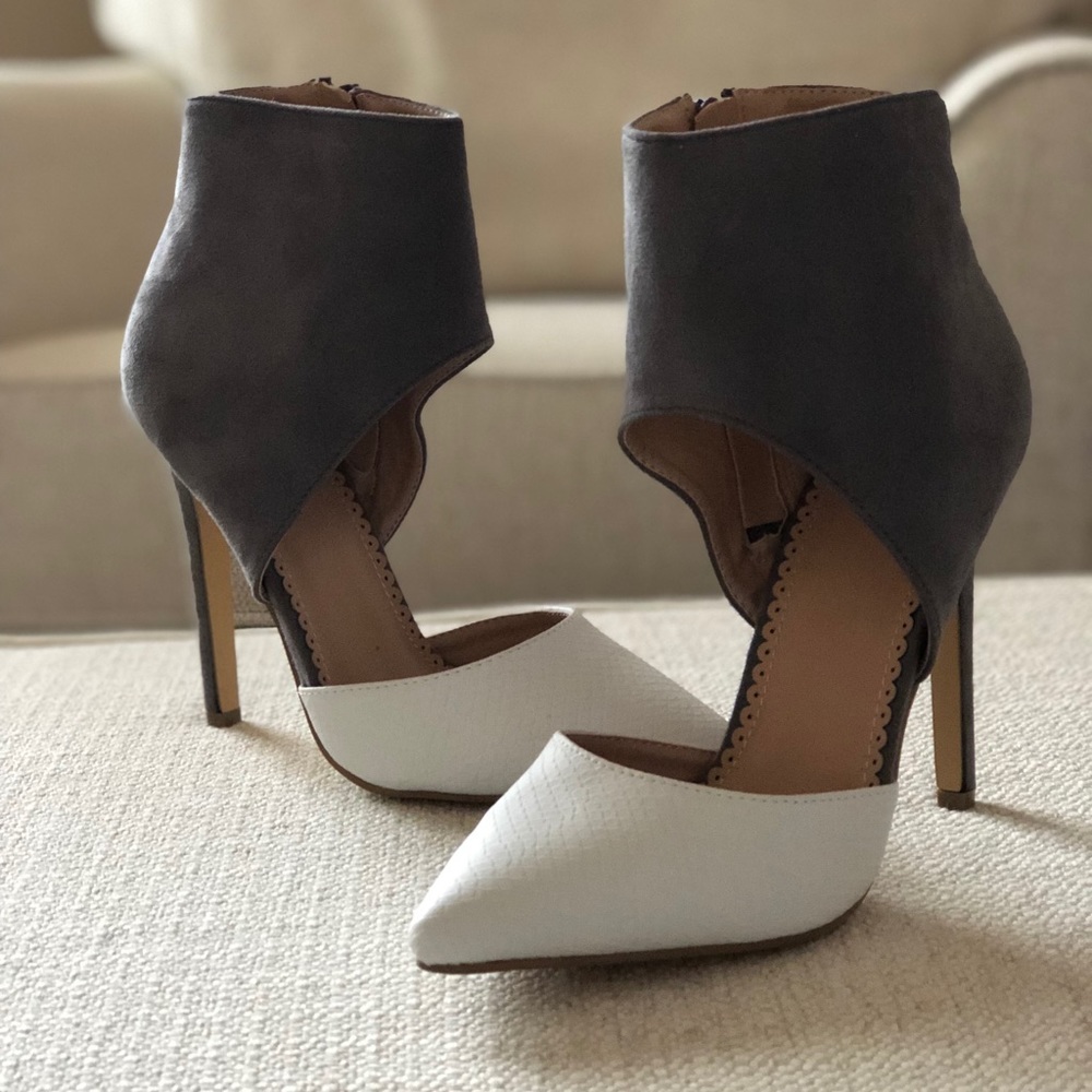 Journey collection zinia Pump grey and white